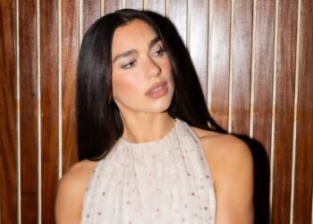 Dua Lipa processa Samsung em R$ 73 milhões por direito de imagem