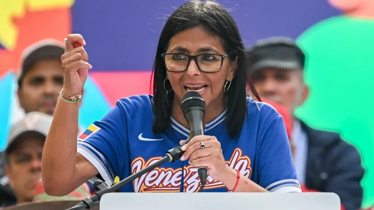Presidenta interina cria comissão para reestruturar Venezuela após queda de Maduro