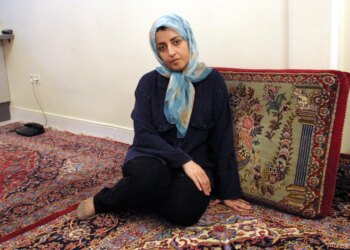 Iraniana vencedora do Nobel está ‘entre a vida e a morte’ após ser hospitalizada