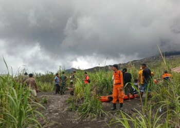 Erupção de vulcão na Indonésia provoca três mortes