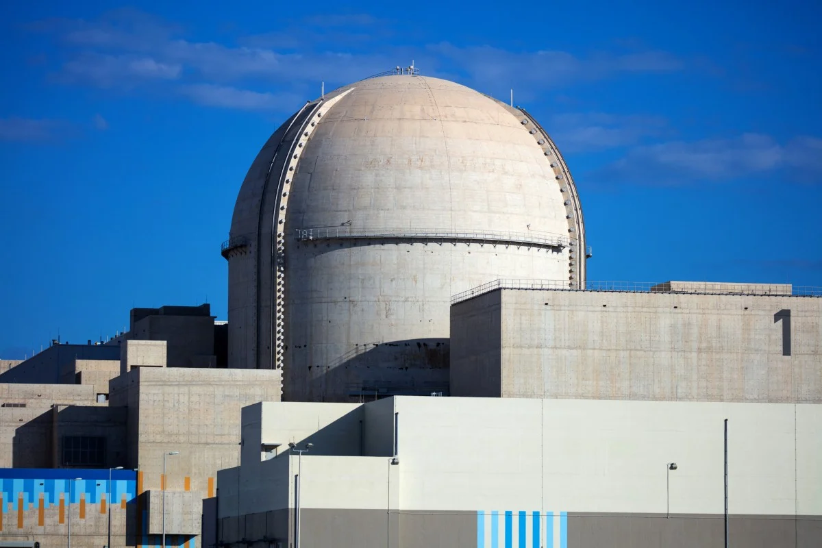 Ataque com drone perto de central nuclear dos Emirados provoca incêndio