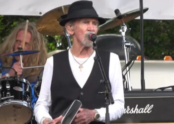 Alex Ligertwood, ex-vocalista da banda Santana, morre aos 79 anos