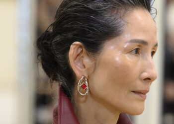 As melhores bases para pele madura, segundo maquiadores de celebridades