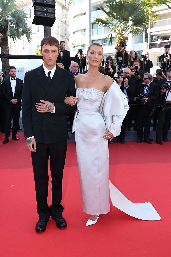 Bella Hadid marca presença no Festival de Cannes acompanhada pelo irmão