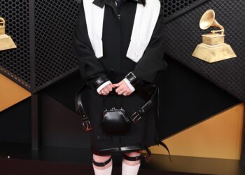 Billie Eilish diz que não pretende fazer cirurgia plástica e cita filhos como motivação