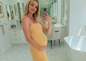 Brianne Howey, de 'Ginny & Georgia', resgata cliques do passado e anuncia segunda gravidez: "Crescendo de novo"