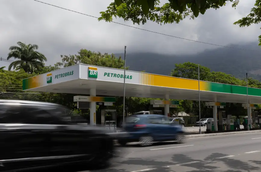 Petrobras vai reduzir preço do diesel nesta segunda-feira; veja valores