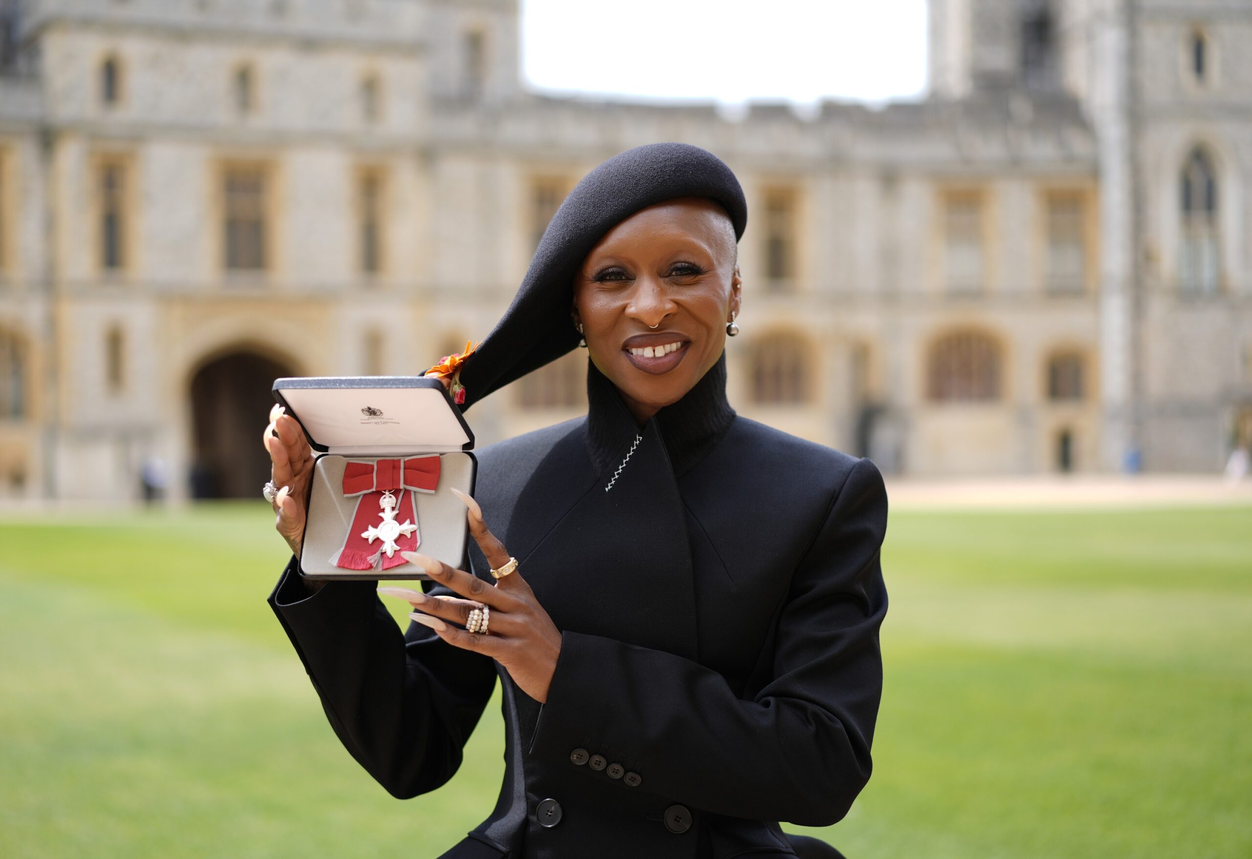 Cynthia Erivo recebe honraria real do Príncipe William no Castelo de Windsor
