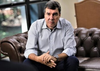 Riedel lidera e é favorito para reeleição no MS, mostra pesquisa