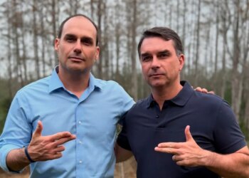 Eduardo Bolsonaro pode se lançar a suplente de senador mesmo vivendo nos EUA?