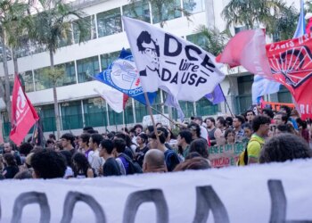 Estudantes mantêm ocupação da reitoria da USP e cobram diálogo com Segurado