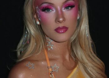Hit nos anos 2000, tatuagem com pedraria é a nostalgia da vez na beleza