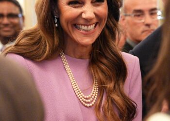 Kate Middleton confirma viagem à Itália em retomada de agenda internacional após tratamento contra o câncer