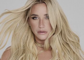 Kesha abre o jogo sobre procedimentos estéticos e pressão estética