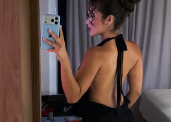 Maisa aposta em vestido preto e decote nas costas para noite em Recife