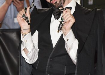 Marc Jacobs Beauty está de volta. Relembre os looks de beleza mais marcantes do estilista