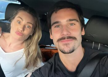 Nicolas Prattes celebra Dia das Mães com Giselle Prattes e web compara: "Achei que era irmã"