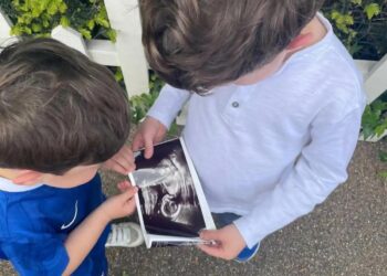 Novo herdeiro à vista: onde ficará o filho de Eugenie na sucessão britânica?
