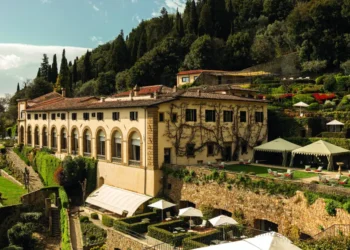 O histórico hotel Villa San Michele reabre nas colinas da Toscana