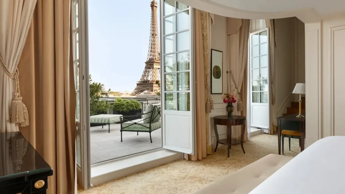 O hotel em Paris preferido de Zendaya e Tom Holland (e por que eles continuam voltando)