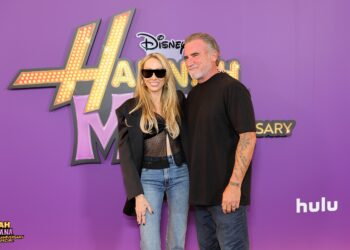 Tish Cyrus desabafa sobre divórcio traumático de Billy Ray Cyrus e revela fase de "automedicação"