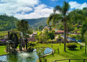 Vale Encantado: parque aquático na Serra do Mar é cercado por belas paisagens