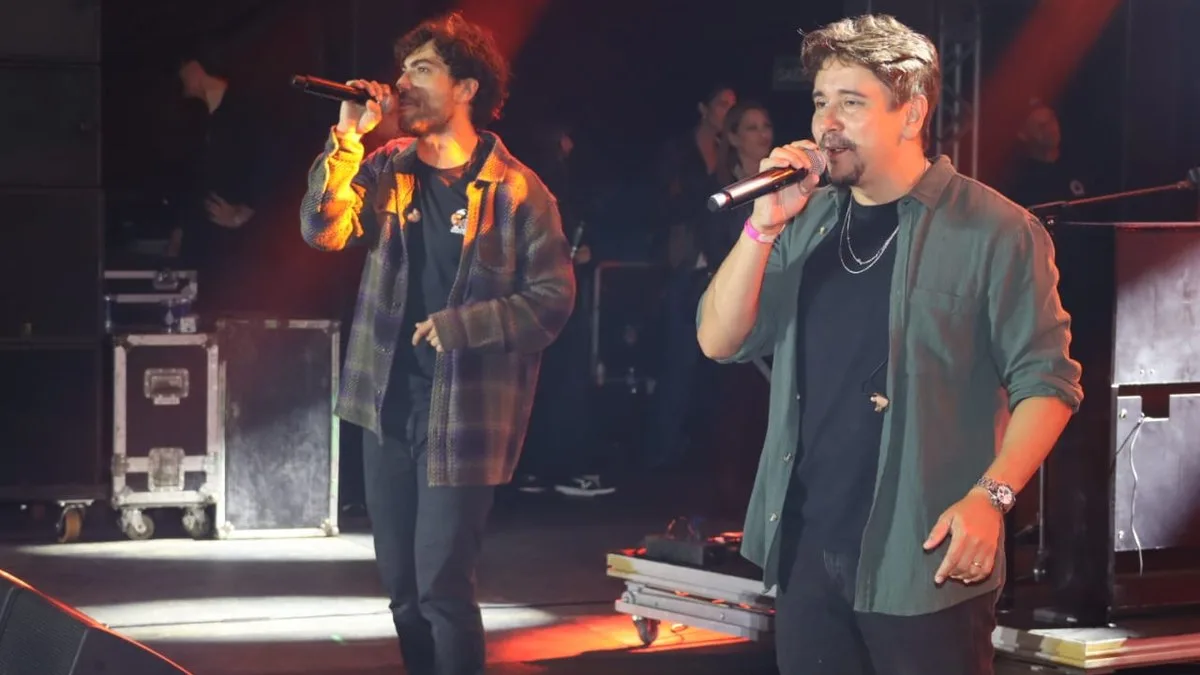 Bruninho & Davi levam hits sertanejos ao Hopi Hari; confira