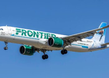 Avião atropela e mata pedestre ao tentar decolar no aeroporto de Denver