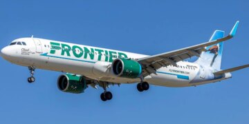 Avião atropela e mata pedestre ao tentar decolar no aeroporto de Denver