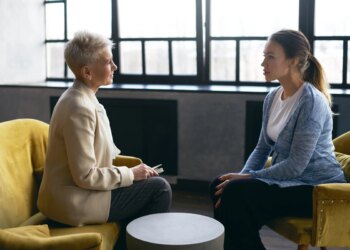 A psicologia explica por que algumas pessoas evitam dizer “bom dia”