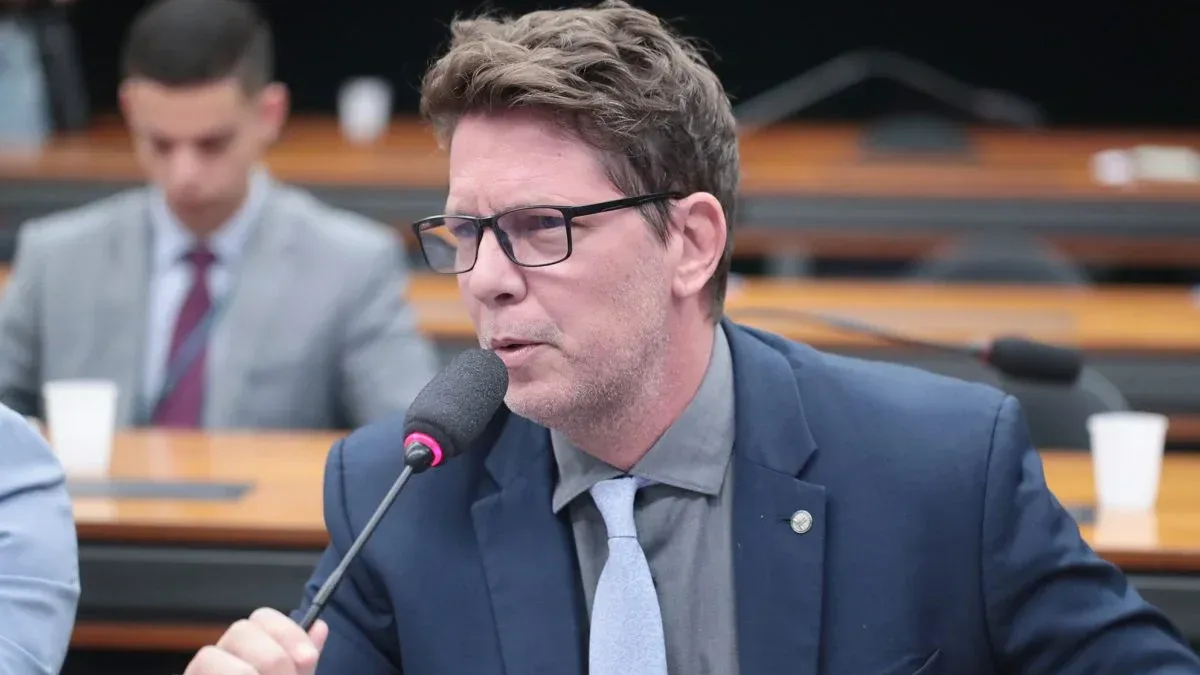 STF não consegue notificar Mário Frias sobre filme de Bolsonaro