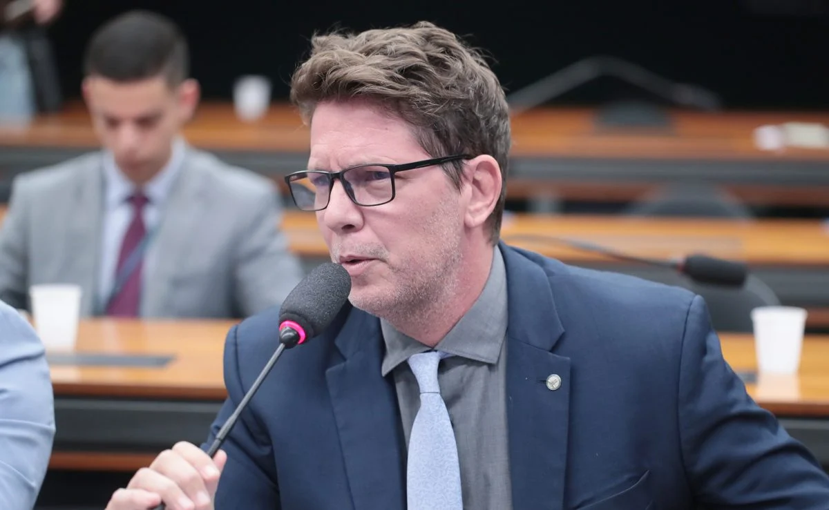 STF não consegue notificar Mário Frias sobre filme de Bolsonaro