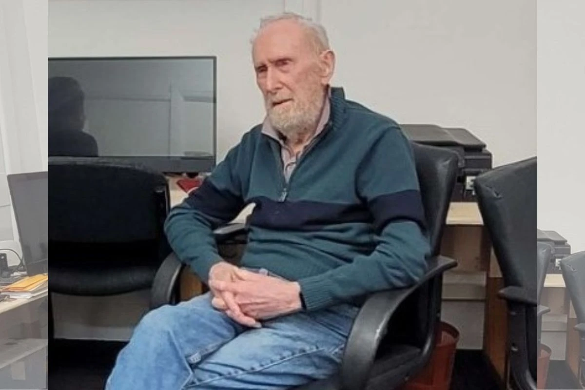 Aos 102 anos, idoso ensina tecnologia e IA para terceira idade