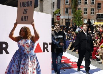 Funcionários da Amazon realizam desfile-protesto contra Jeff Bezos