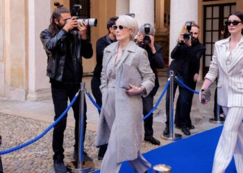 "O Diabo Veste Prada 2" fatura R$ 1 bilhão, supera estreia do original e domina bilheterias globais