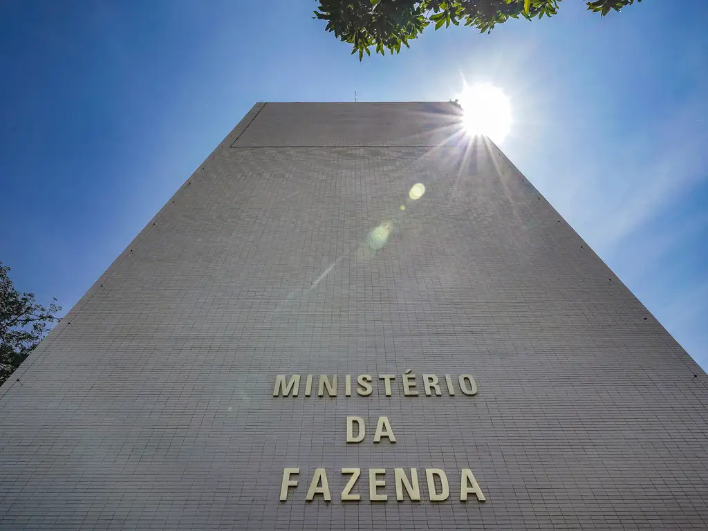 Fazenda vê inflação bater no teto da meta em 2026 sob efeito do conflito no Irã