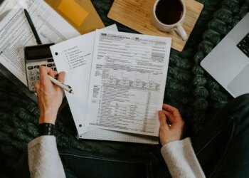 Renda recorde do brasileiro é engolida por dívidas e juros, aponta estudo do CLP