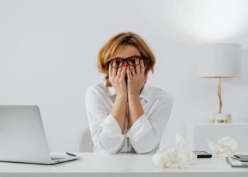 Cardiologista alerta sobre impactos do burnout para a saúde do coração