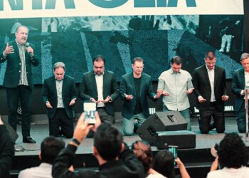 Entidade pede a inelegibilidade de Flávio Bolsonaro após culto com Malafaia