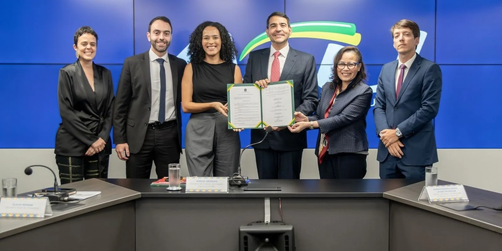 AGU assegura posse de servidora exonerada do Itamaraty após disputa racial