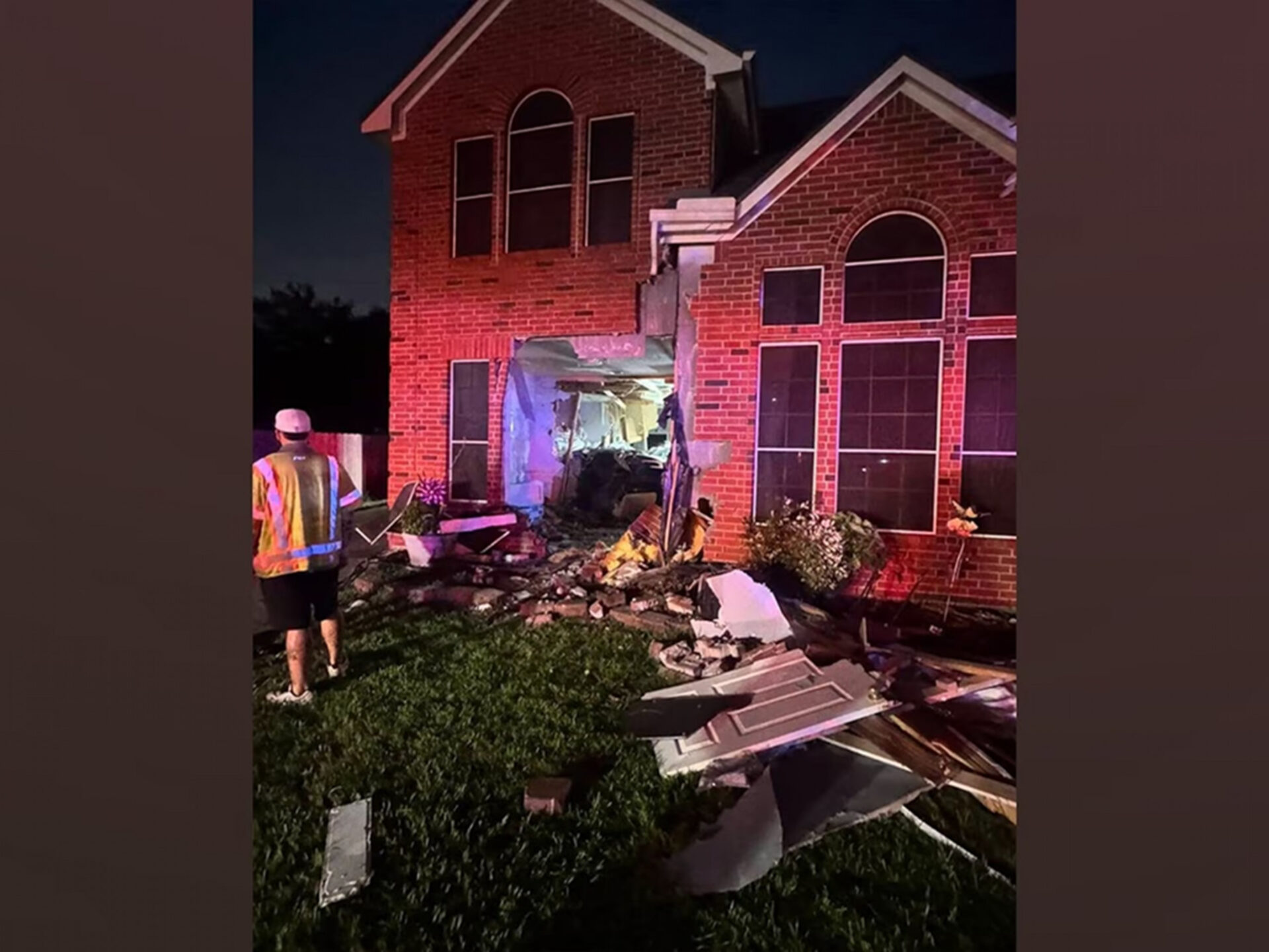 Acidente com Tesla em Katy, Texas, deixa mulher morta; Autopilot em investigação