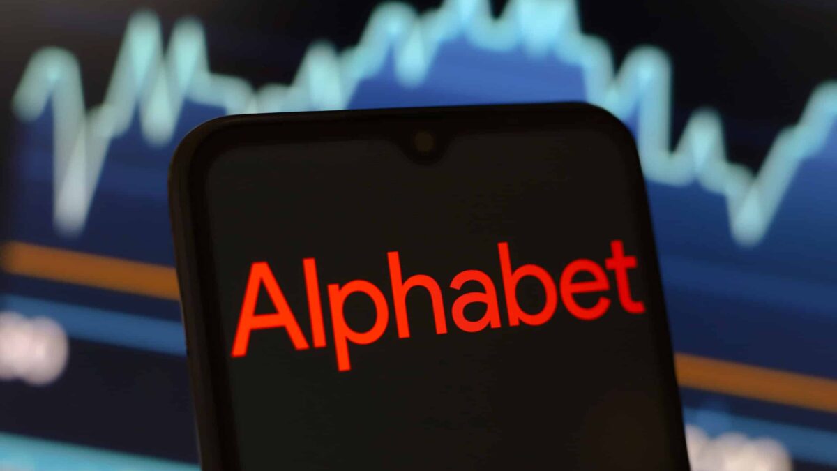 Ações da Alphabet despencam 5% após saída de pesquisadores de inteligência artificial