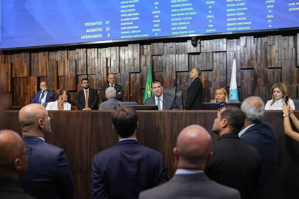 Alerj nomeia 30 exonerados por governador interino do RJ em cargos administrativos