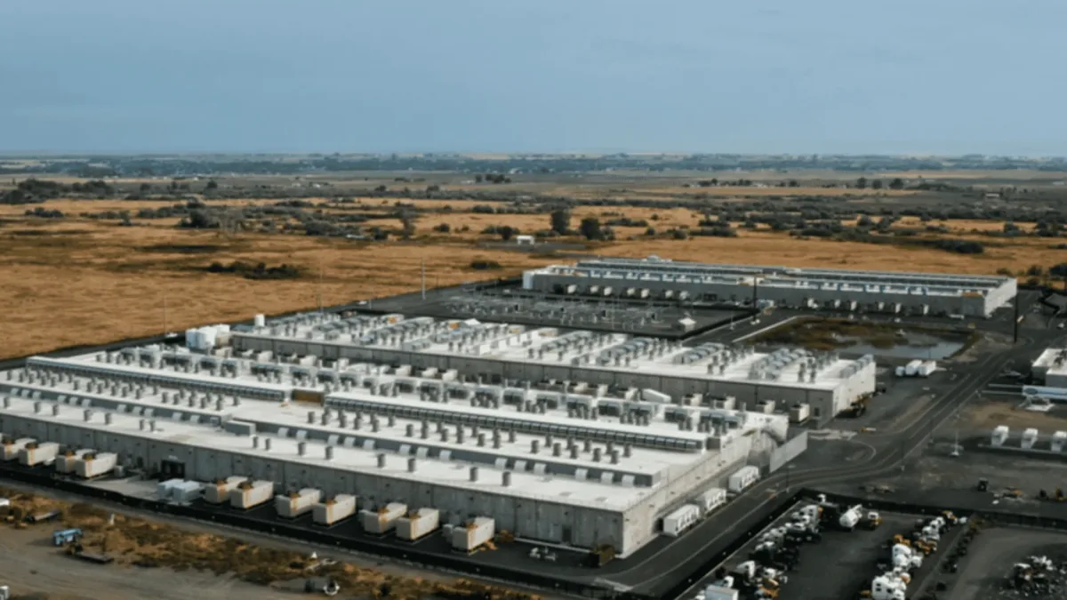 Amazon consome 9,46 bilhões de litros de água em data centers e gera debate ambiental