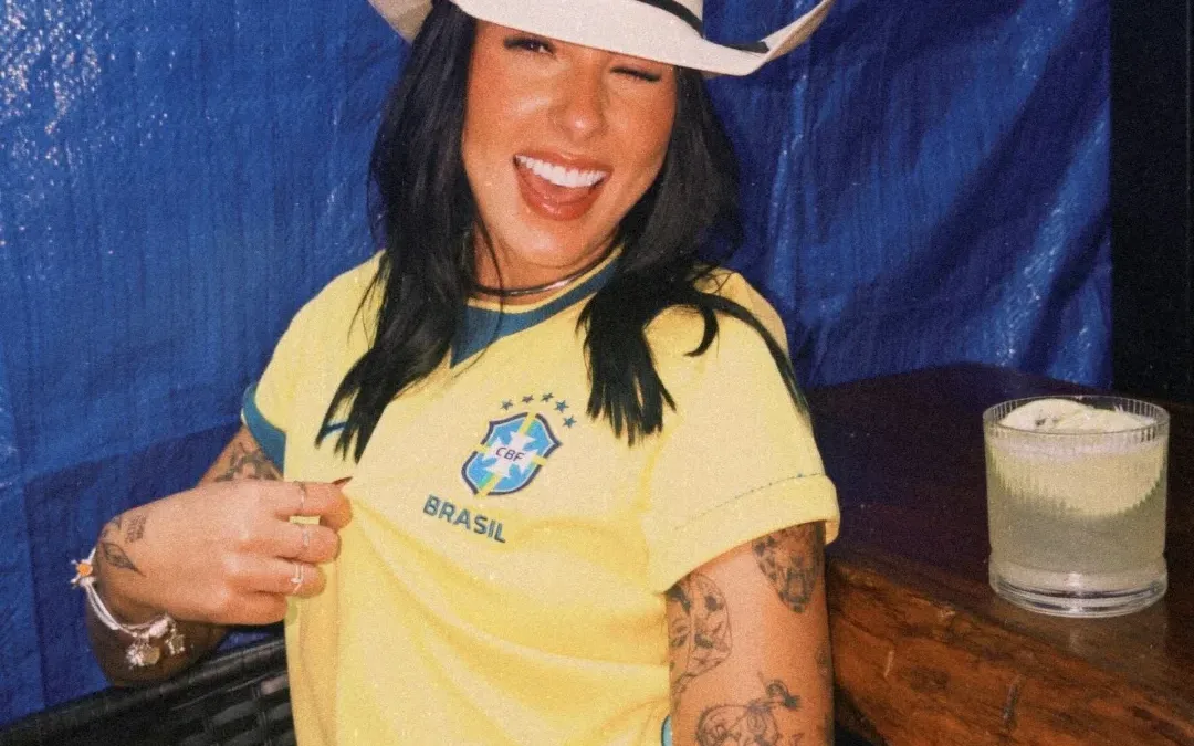 Ana Castela exibe estilo 'Boiadeira' e look de torcedora na estreia do Brasil na Copa