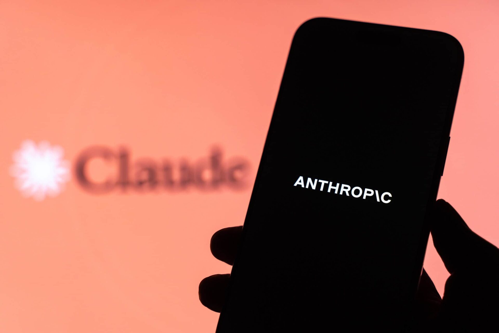 Anthropic exige documentos e selfies de usuários do chatbot Claude em nova política