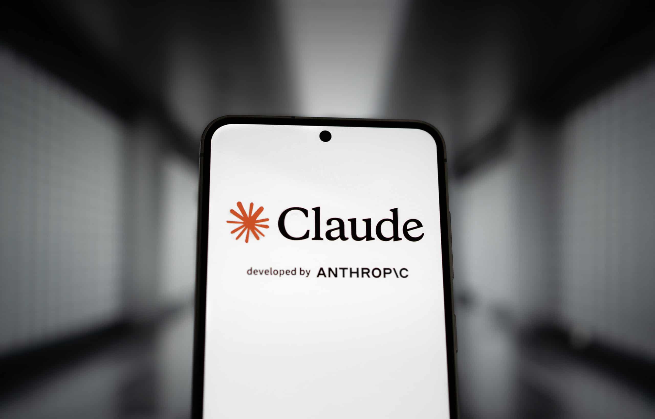 Anthropic lança Claude Fable 5, IA poderosa e controlada, em 09 de outubro