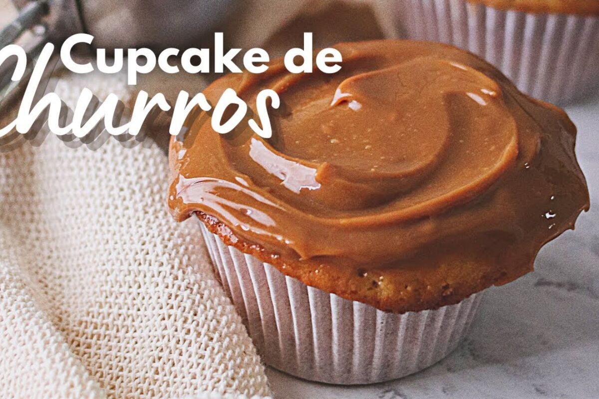 Aprenda a fazer cupcake de churros com recheio de doce de leite cremoso
