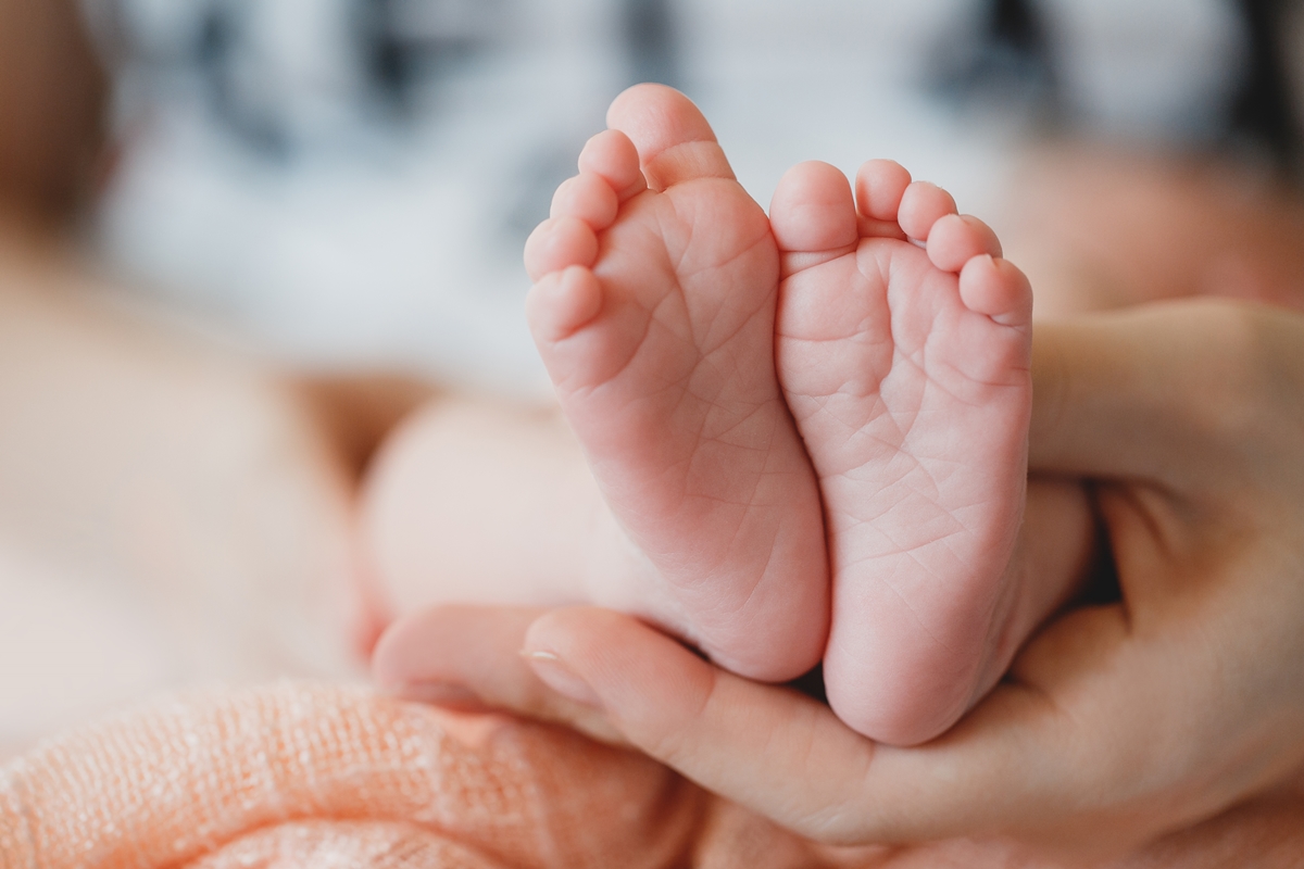 Bebê de 10 meses é ferido por caixas de leite em supermercado de Maringá (PR)