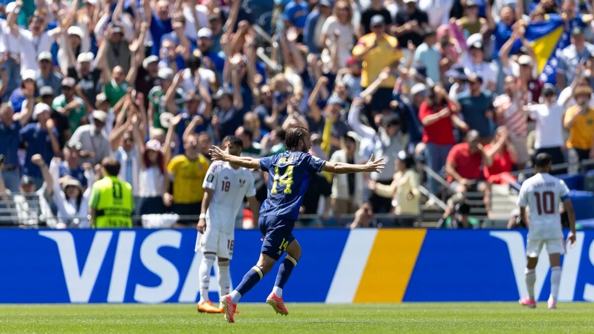 Bósnia vence Catar por 3 a 1 e avança pela primeira vez ao mata-mata da Copa do Mundo